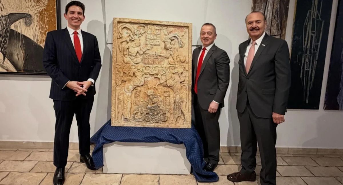 México recupera en Nueva York un dintel maya considerado patrimonio arqueológico