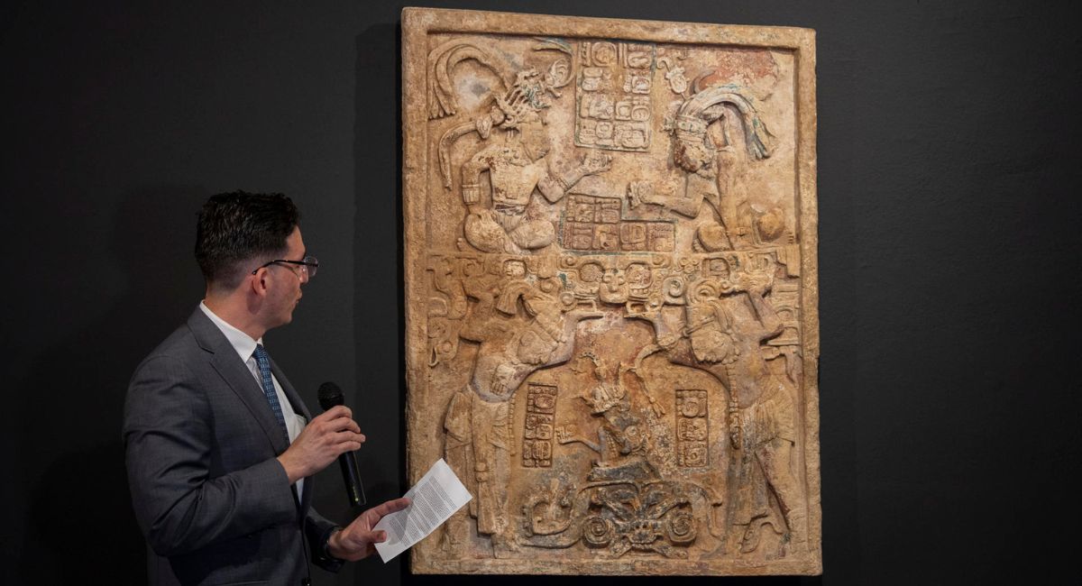 México recupera en Nueva York un dintel maya considerado patrimonio arqueológico