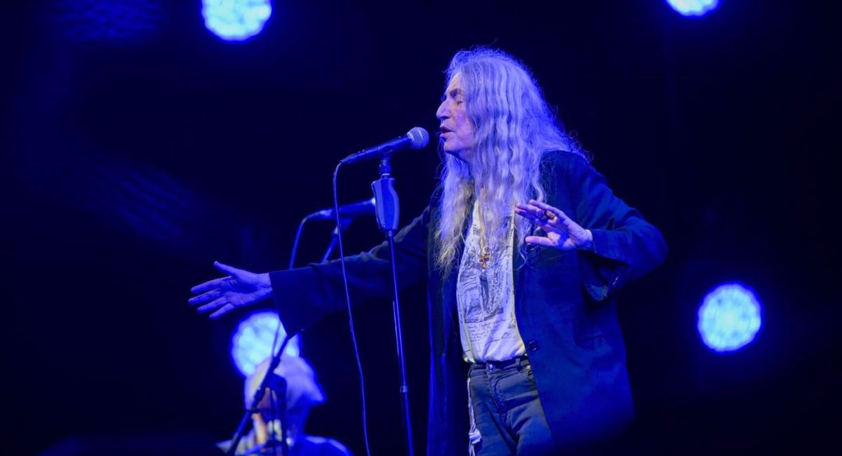 Premian a Patti Smith por su legado en música, poesía y activismo
