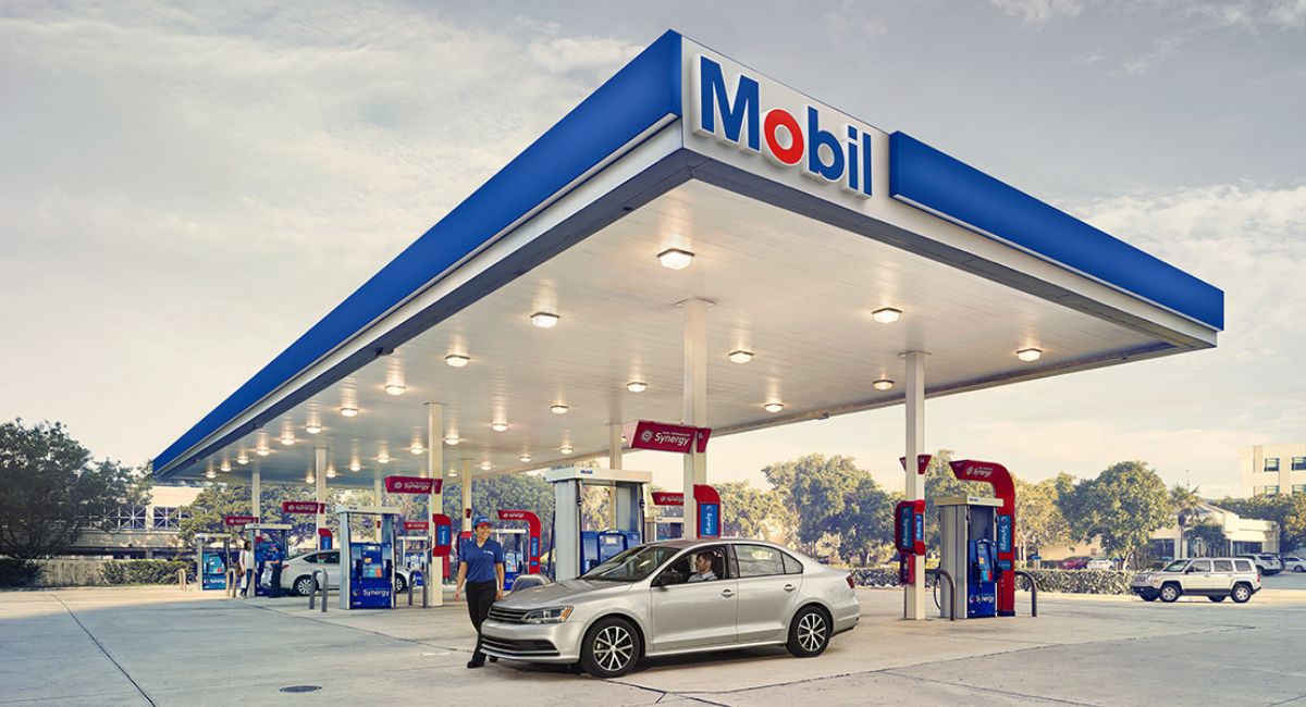 Profeco coloca primeras lonas de alerta en gasolineras con precios superiores a lo acordado