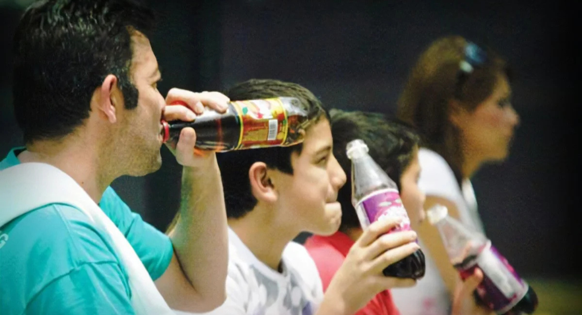 Profeco revela que Coca-Cola se posiciona entre los 5 refrescos menos dañinos del mercado