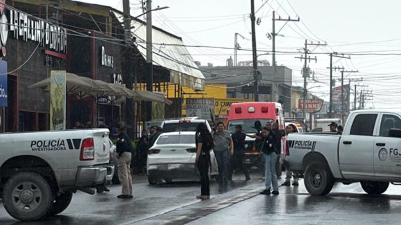 Cocinero se atrinchera en restaurante de Reynosa tras asesinar a mesera; tuvieron que dispararle