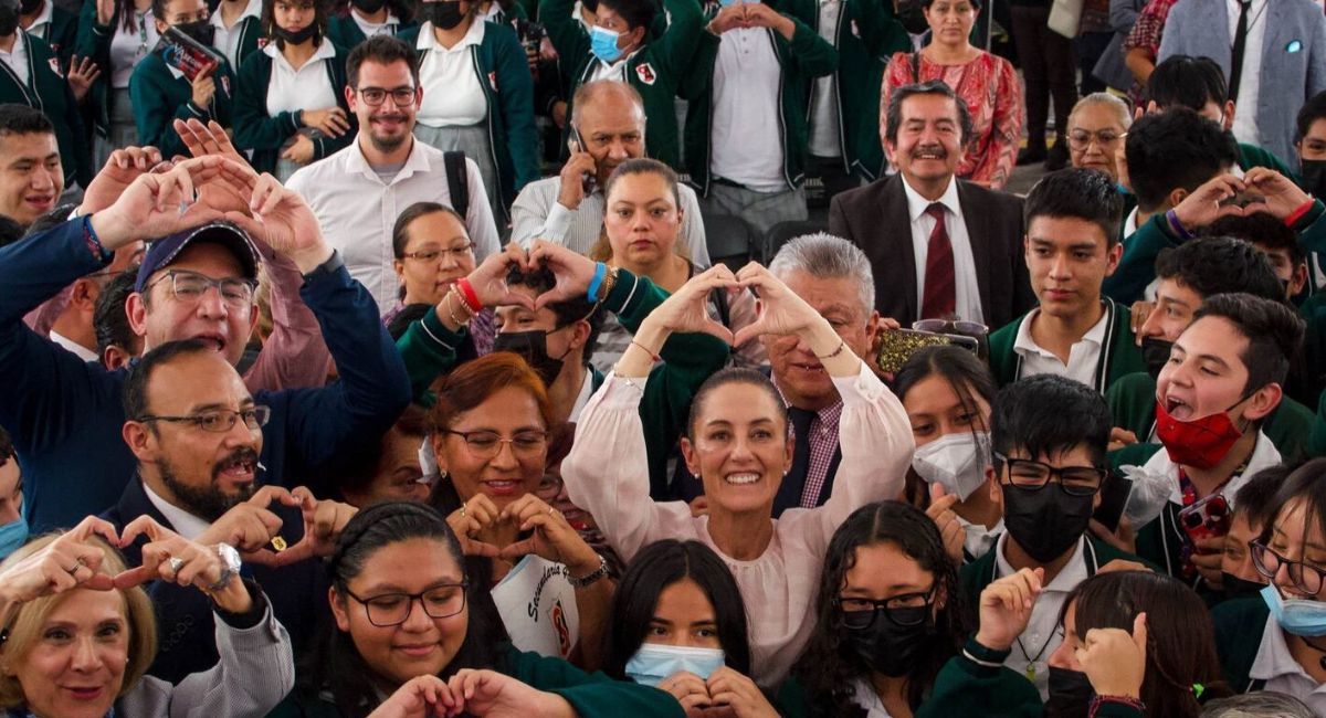Sheinbaum beneficiará a estudiantes de primaria pública con apoyo para útiles escolares y uniformes