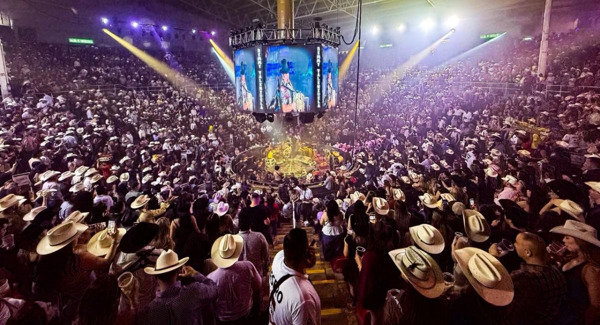 Remmy Valenzuela celebra sold out en la Expogan Sonora