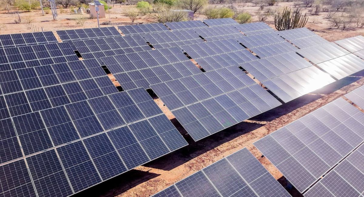 'Toño' Astiazarán supervisa operación de 3 mil paneles solares en Agua de Hermosillo