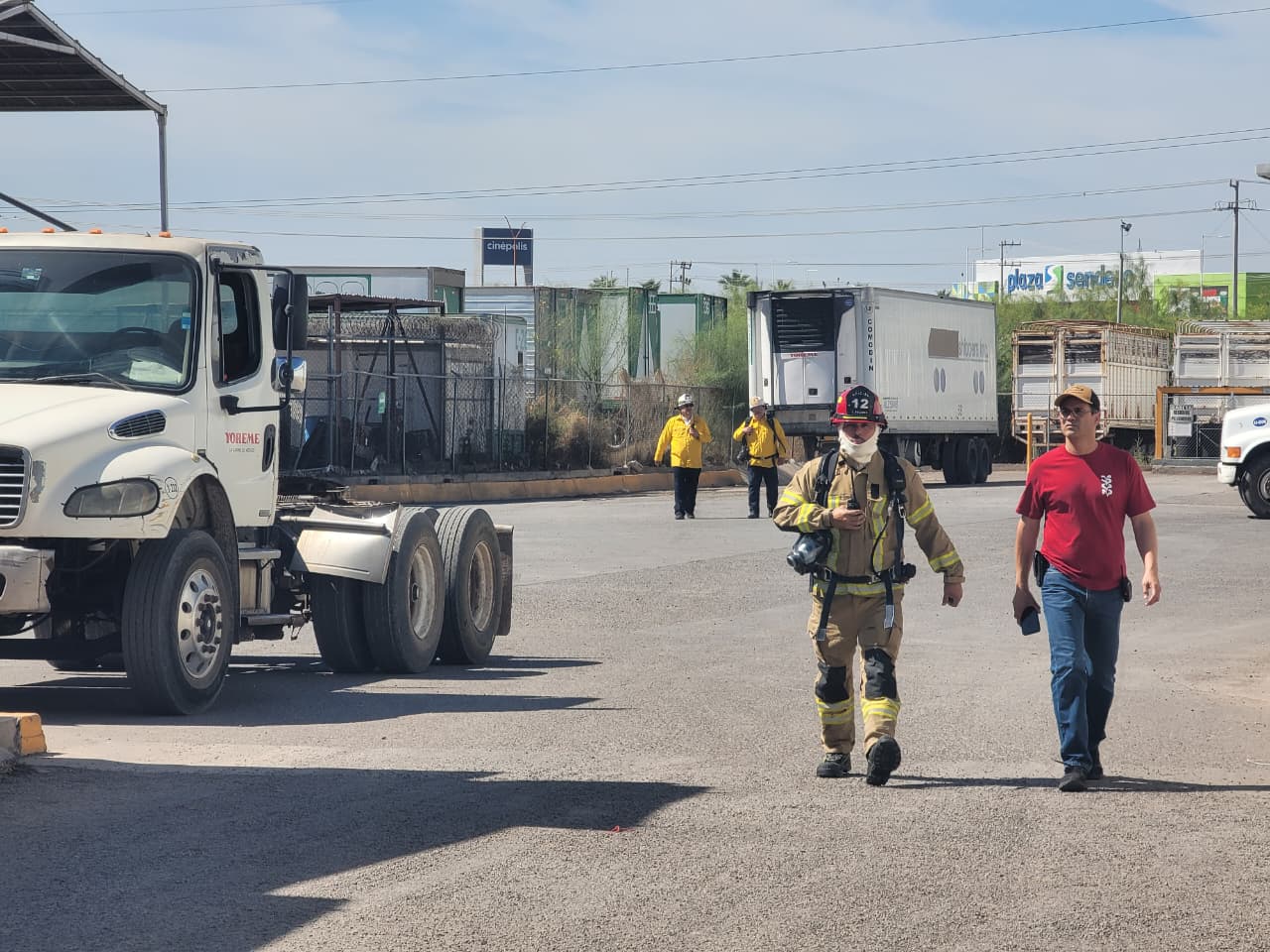 Cuerpos de emergencia se movilizan en Ciudad Obregón tras emergencia en Parque Industrial; 27 trabajadores se intoxican 