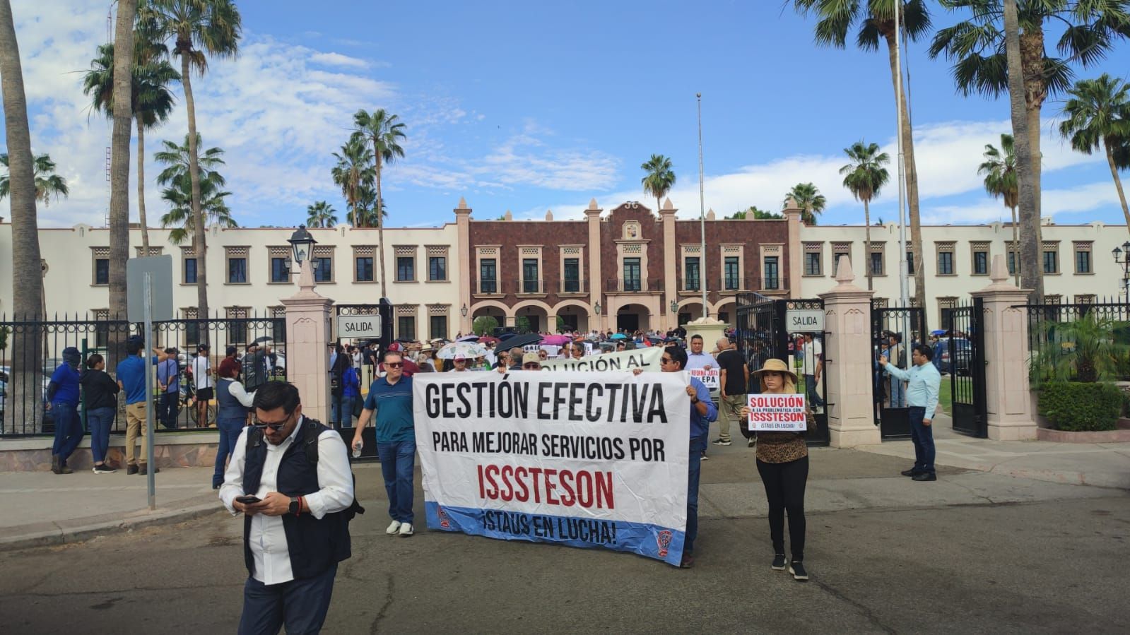 Sindicatos de la Unison de Hermosillo se manifiestan por falta de acuerdos