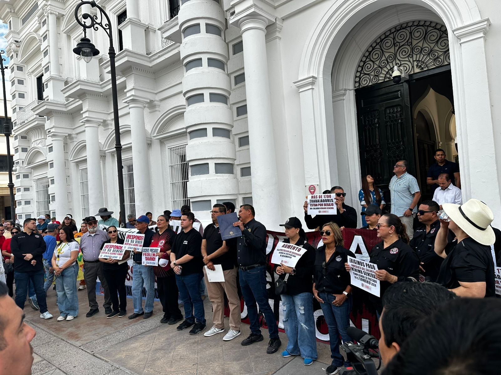 Sindicatos de la Unison en Hermosillo se manifestaron para exigir incremento salarial 