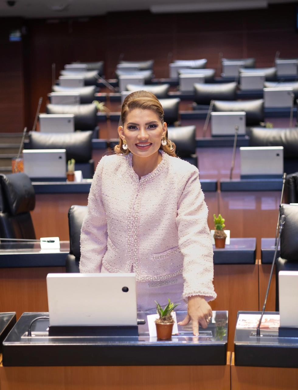 Presenta Lorenia Valles iniciativa para regular uso de redes sociales en niñas, niños y adolescentes