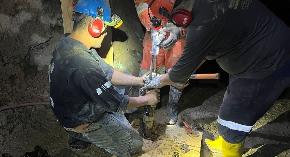 Refuerzan mina Santa Fe para rescatar a tres trabajadores en Sinaloa