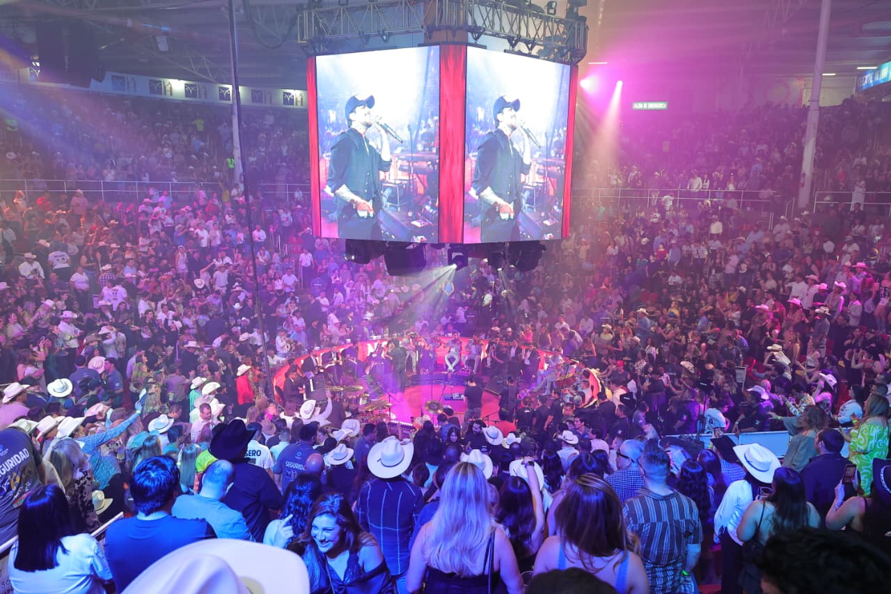 Christian Nodal reune a miles en el Palenque de la ExpoGan 2026