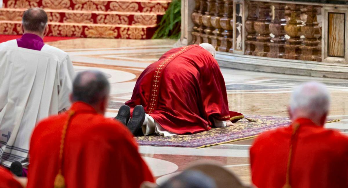 Viernes Santo: Papa León XIV retoma rito solemne en San Pedro