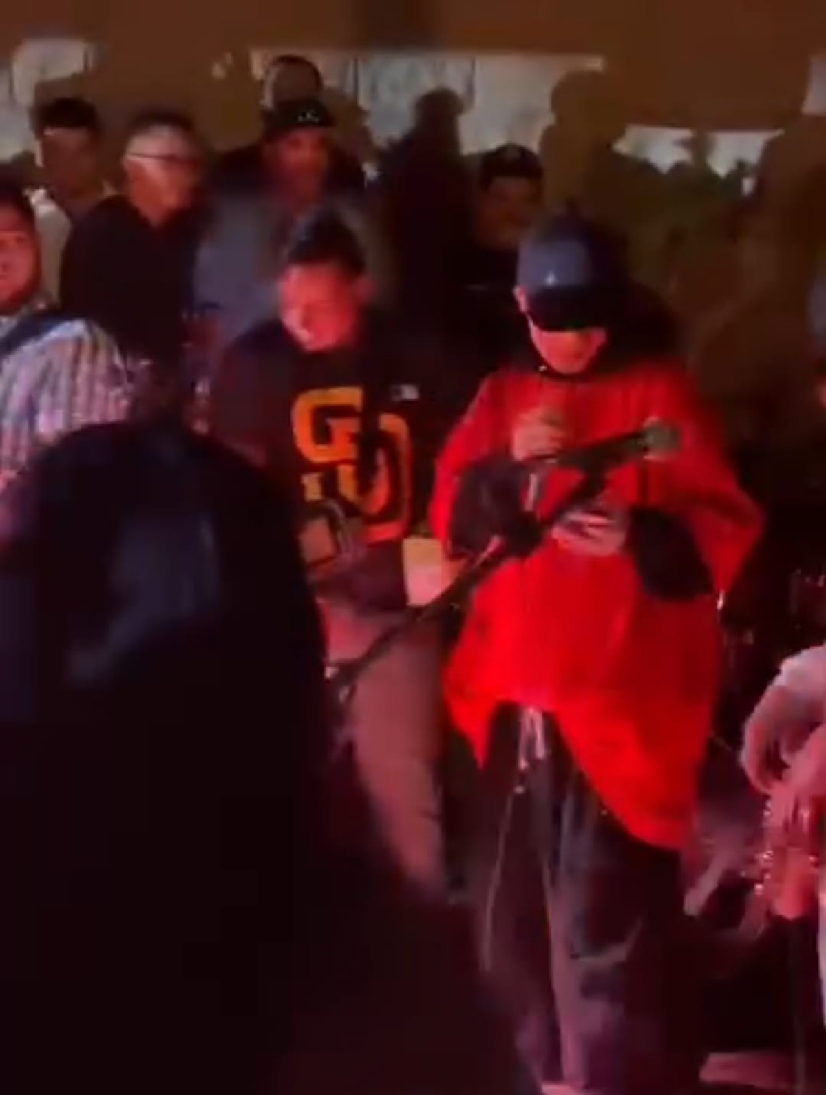Videos de Santa Fe Klan en calles de San Carlos se hacen virales