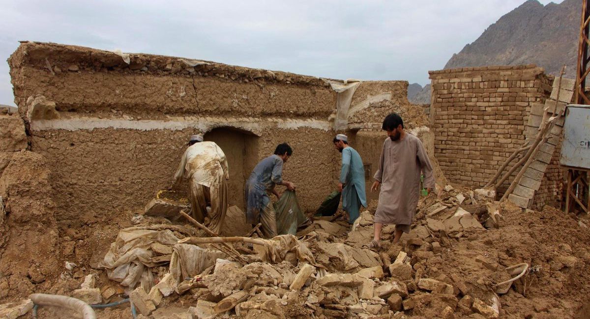 Fuerte sismo de 5.8 en Afganistán activa alerta y deja víctimas