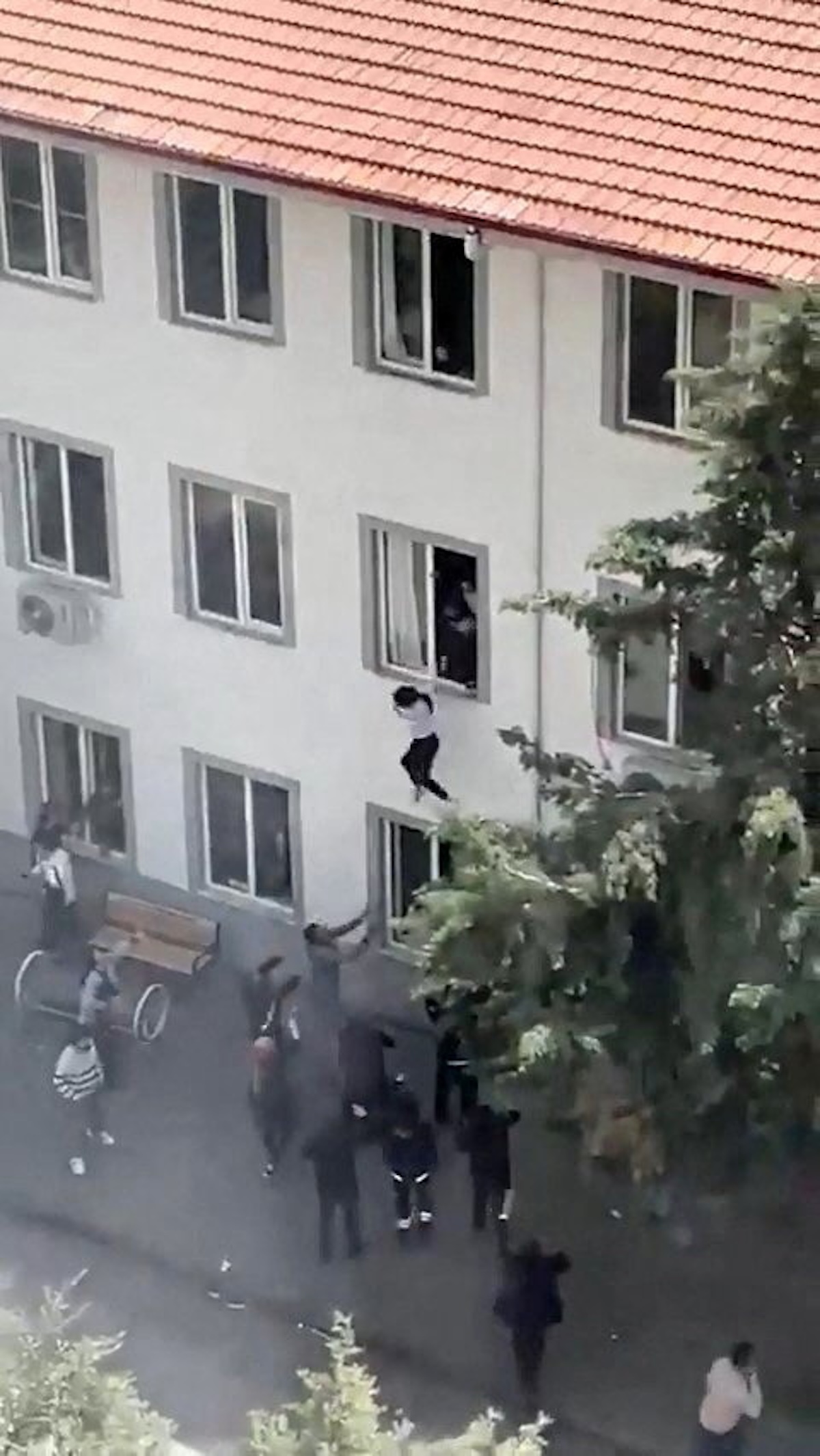 Aumenta a 9 el número de víctimas por ataque armado en colegio de Turquía