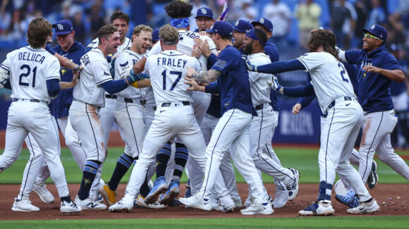 Mexicano Jonathan Aranda sella remontada con hit de oro y Rays completan barrida ante Giants