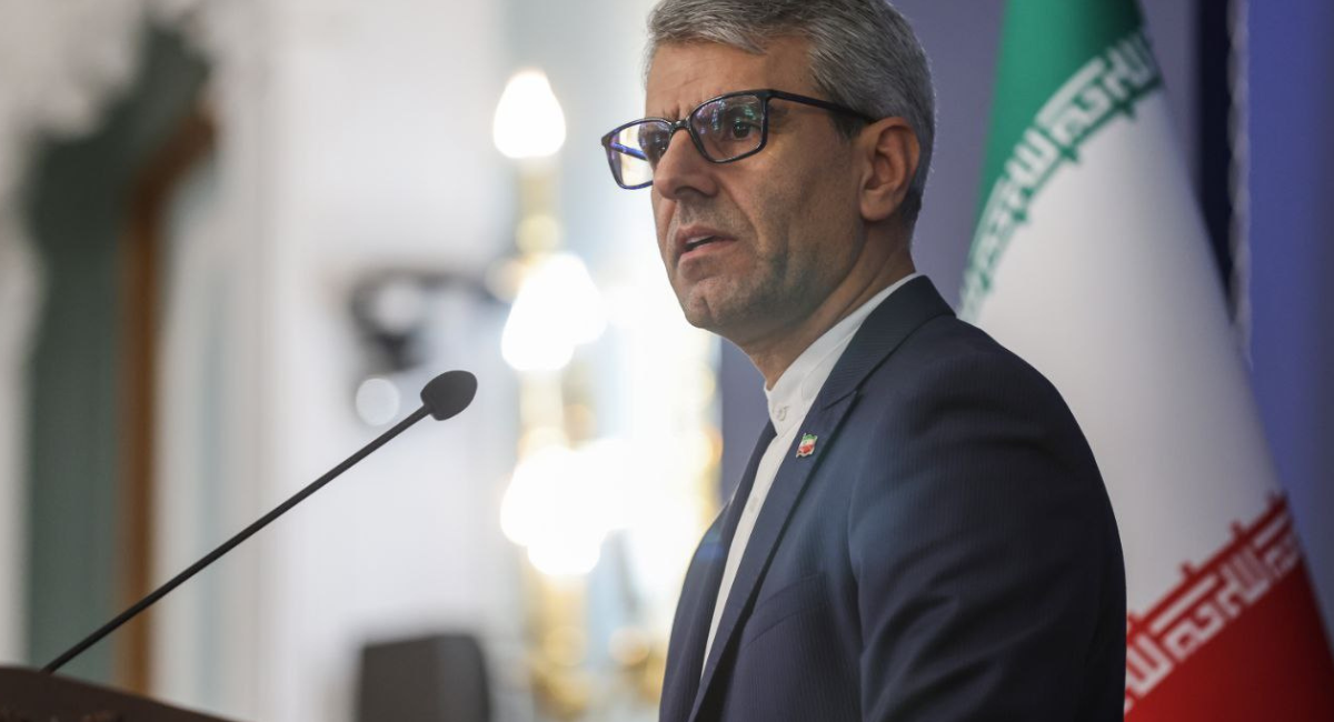 "Acuerdo con EU no está cerca": Irán responde a Trump tras su afirmación de que Teherán se muere por pactar