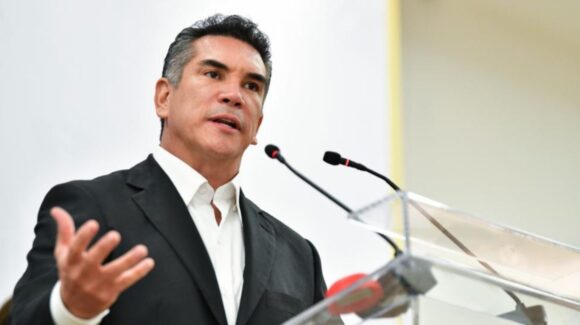 Alejandro Moreno asegura sentirse perseguido tras petición de Sheinbaum de que regrese lo robado