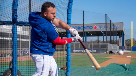 El pelotero mexicano Alejandro Kirk muy cerca de regresar con Toronto Blue Jays