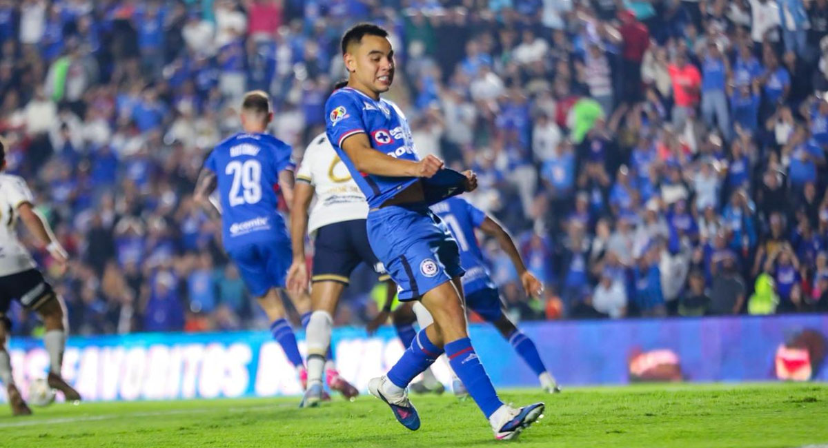 Charly Rodríguez lamenta una falla ante la portería rival