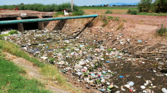 Javier Lamarque llama a no arrojar basura a canales ante la llegada de lluvias