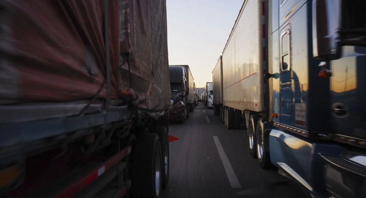 Cancelación de visas a operadores de carga afecta a cruces en la frontera norte de México