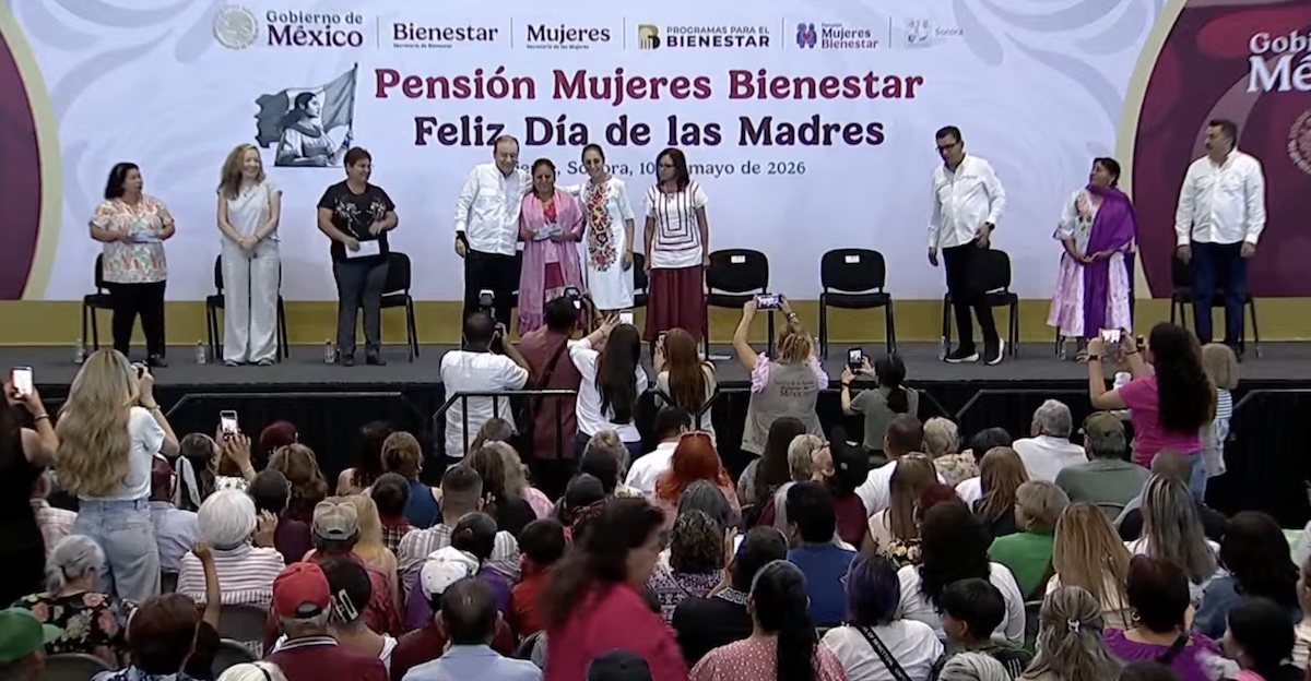 Sheinbaum entrega tarjetas de Pensión Mujeres Bienestar. Foto: Gobierno de México