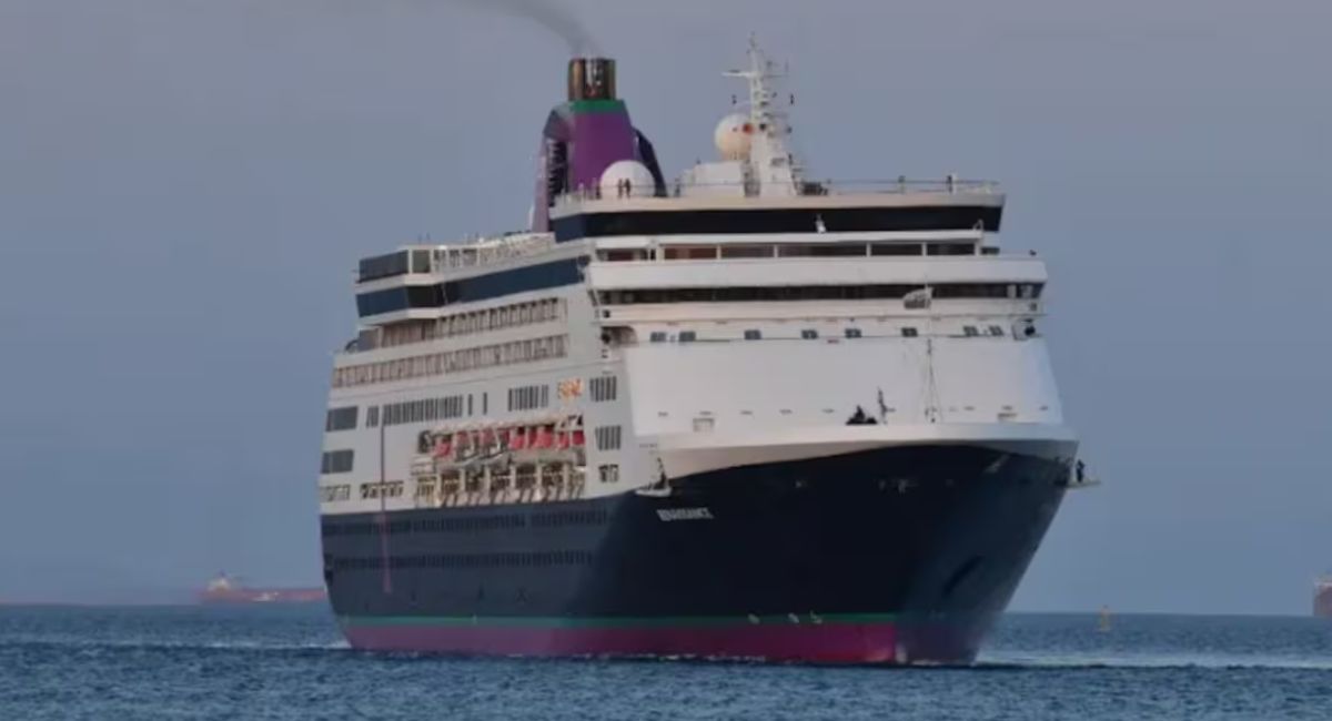 Crucero británico deja confinados a más de mil 700 pasajeros en Francia