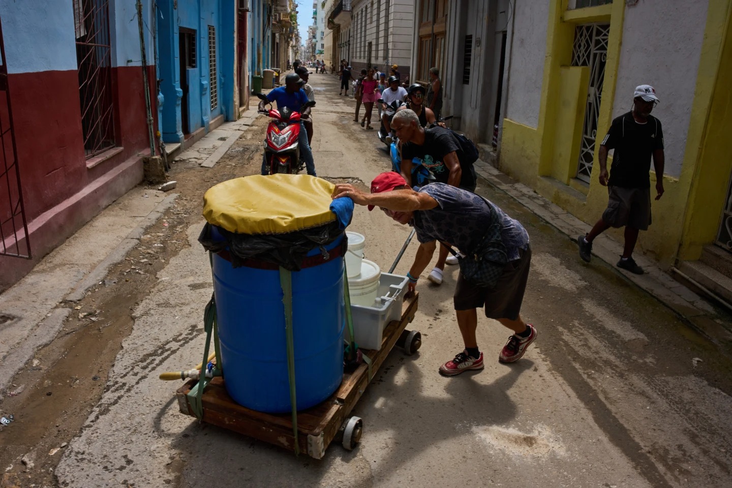 Crisis de agua en Cuba afecta a casi 3 millones de personas en medio de escasez de combustible.