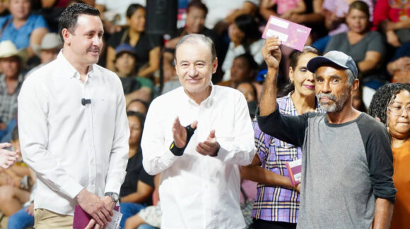 Reconocen familias beneficiadas el apoyo de las tarjetas de oportunidades del gobierno de Sonora