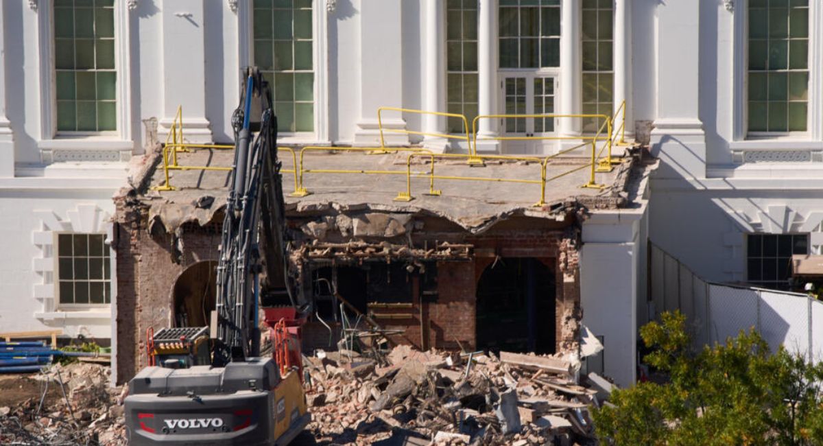 la visita a las obras del nuevo salón de baile que se está construyendo en la Casa Blanca