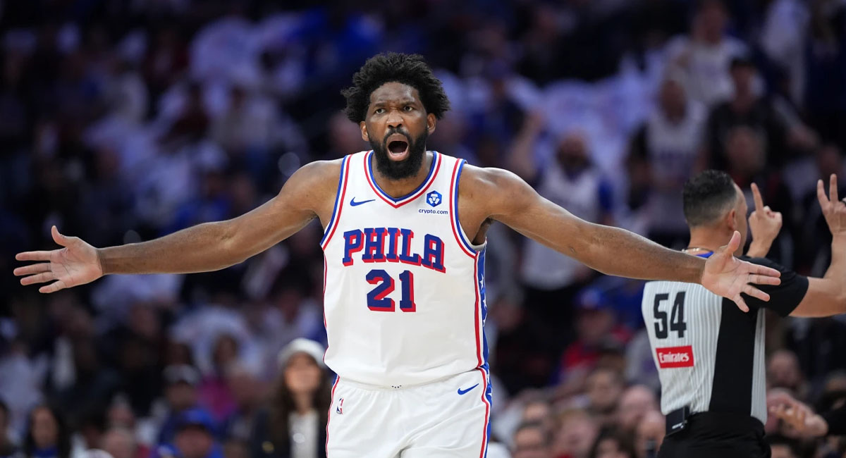 Embiid regresó a la duela, pero no pudo evitar otra derrota de su equipo