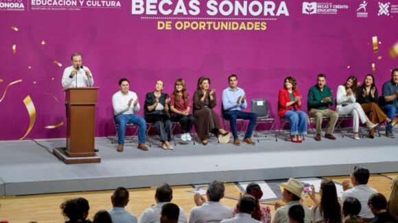 Gobernador Alfonso Durazo entrega 657 becas deportivas con inversión de 31 millones
