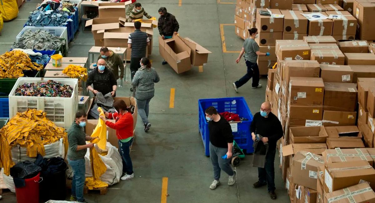 Estados Unidos podría retirar VISA a mexicanos que realicen compras grandes en outlets