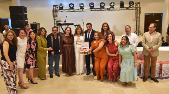 Ayuntamiento de Cajeme celebra a 810 madres trabajadoras con regalos, música y gran festejo
