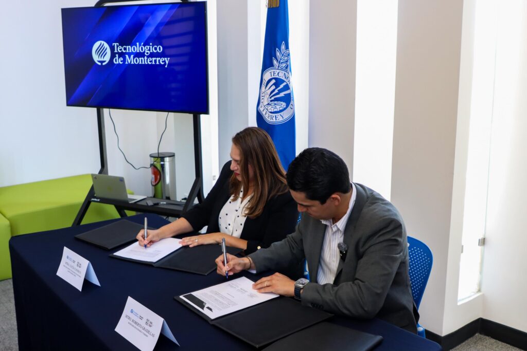 Autoridades firman convenio educativo