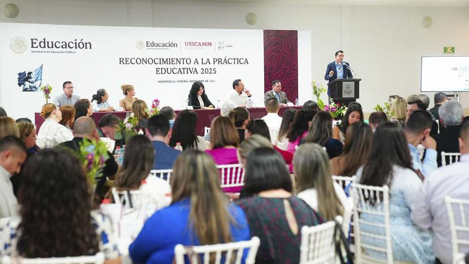 Gobierno de Sonora reconoce compromiso diario de maestras y maestros
