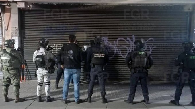 FGR asegura 9 tiendas chinas en Guanajuato por venta de mercancía pirata.