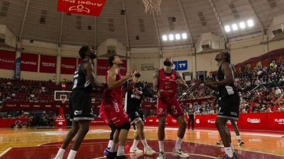 Toros de la Laguna embisten a los Halcones de Obregón y emparejan la serie de playoffs
