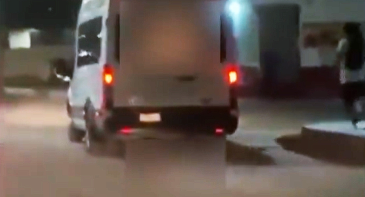 El momento del acto de violencia quedó grabado en video