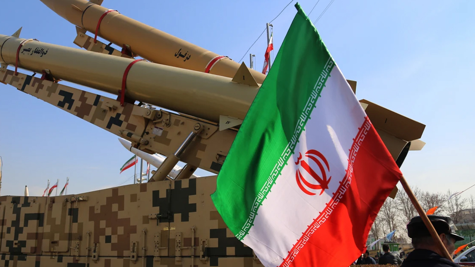 Irán amenaza con salir del tratado nuclear y advierte medidas drásticas en el Estrecho de Ormuz
