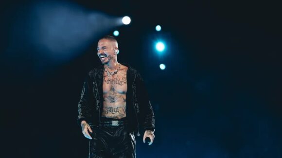 J Balvin se vuelve tendencia en redes, elige conversar con Dios antes que millones de dólares