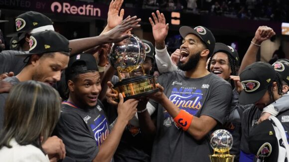 New York Knicks aplastan a Cleveland y regresan a las Finales de la NBA tras 27 años