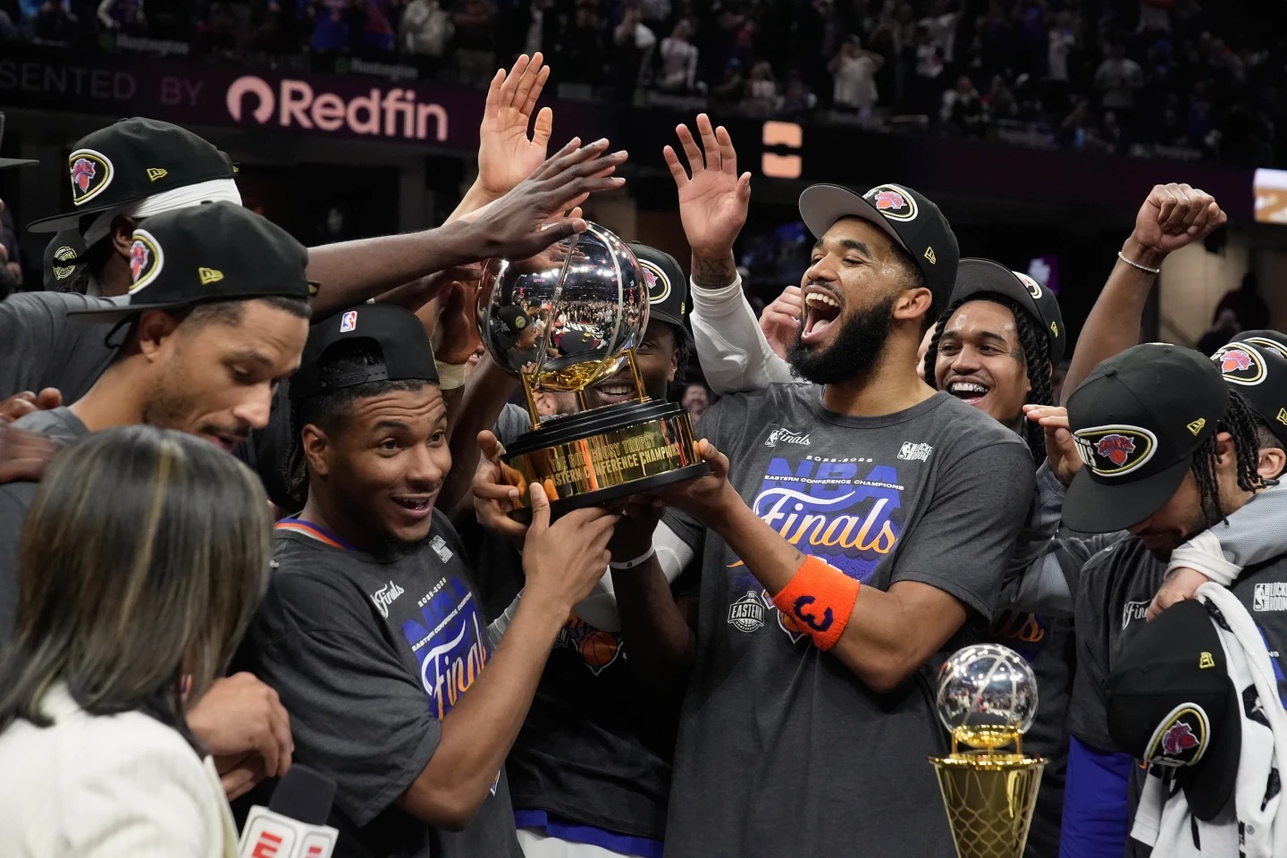 New York Knicks aplastan a Cleveland y regresan a las Finales de la NBA tras 27 años.