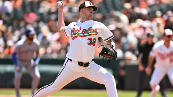 Joya de Kyle Bradish se combina con la explosiva ofensiva y los Orioles vencen a Toronto
