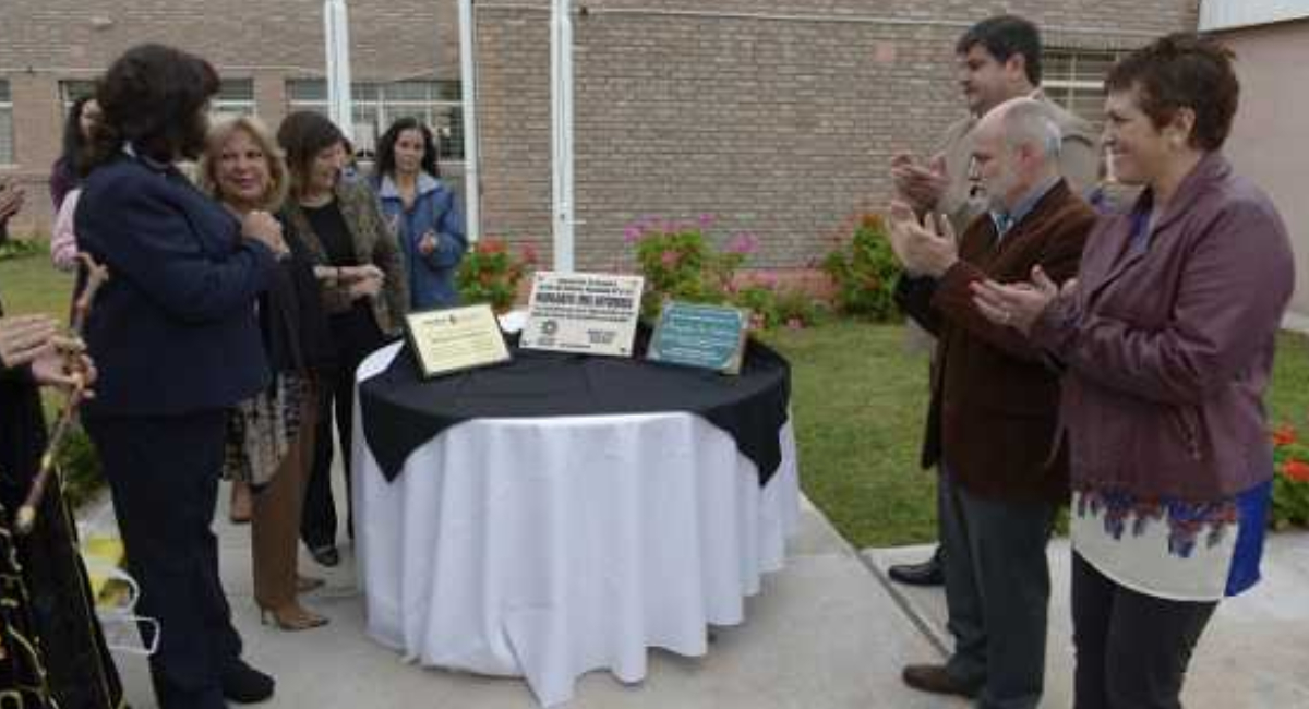 La docente Margarita Gutiérrez en evento público en Mendoza