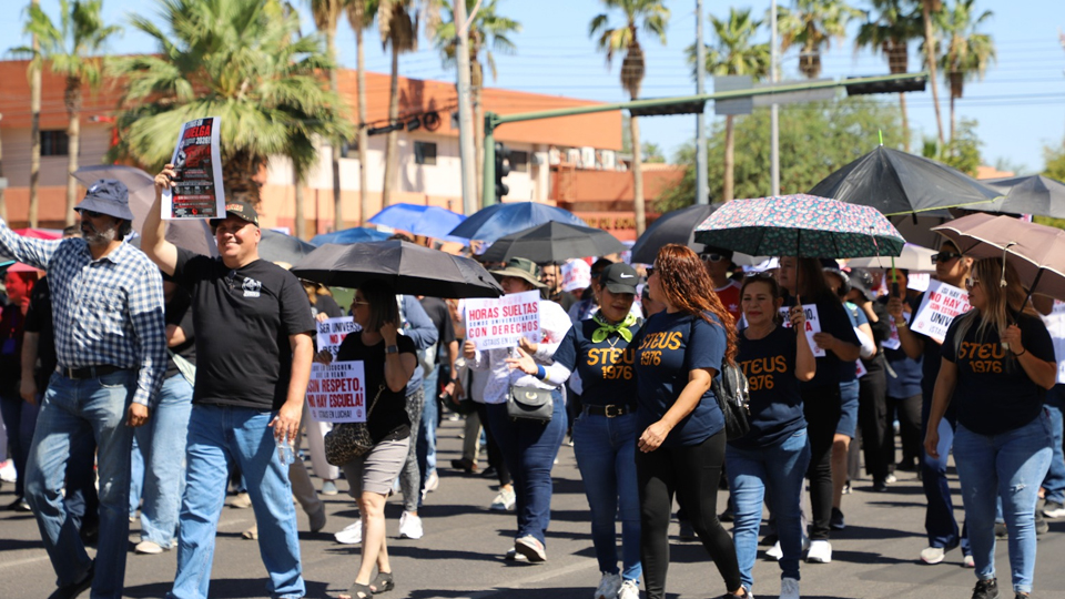 La marcha del STAUS recorrió calles de Hermosillo
