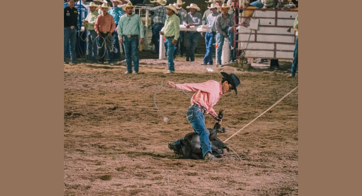 Lleno total en el rodeo de la ExpoGan Sonora 2026 con jinetes, lazos y mini bulls