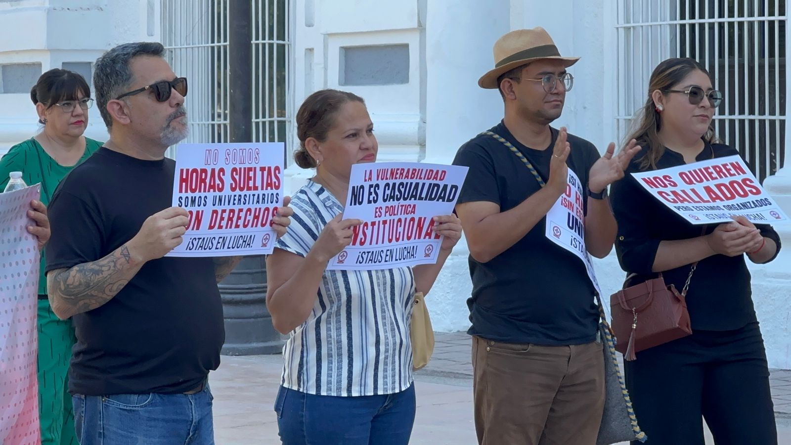 Sindicato de la Unison se manifiesta en los poderes