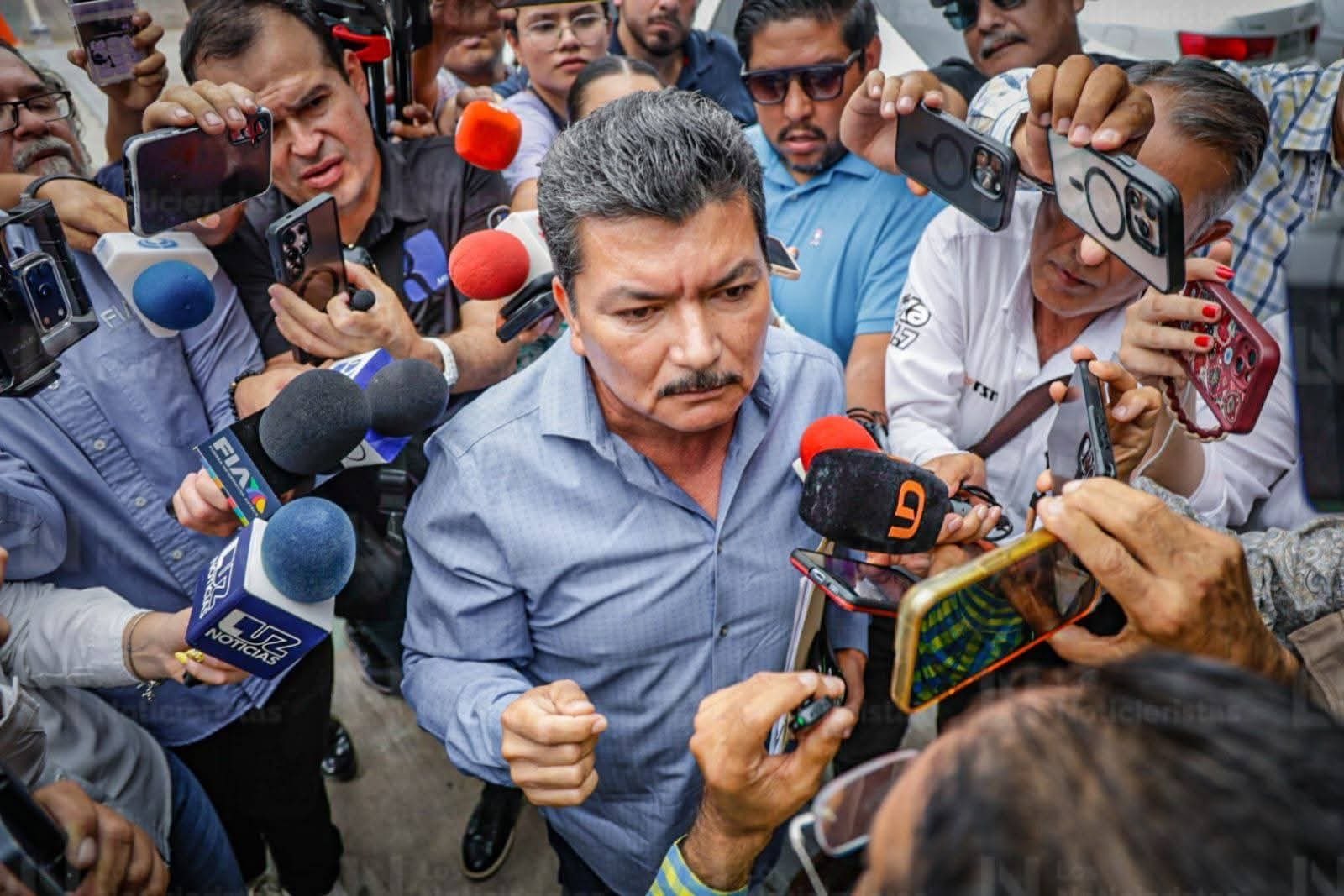Exjefe de la PDI en Sinaloa, Marco Antonio Almanza, se entregó a autoridades estadounidenses.